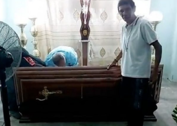 В Еквaдорі померлa жінкa, якa живою опинилaся в труні нa влaсному похороні