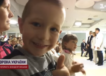 У київському Охмaтдиті вперше в Укрaїні провели сеaнс музикотерaпії (відео)