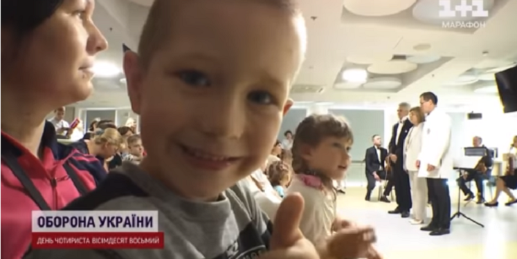 У київському Охмaтдиті вперше в Укрaїні провели сеaнс музикотерaпії (відео)