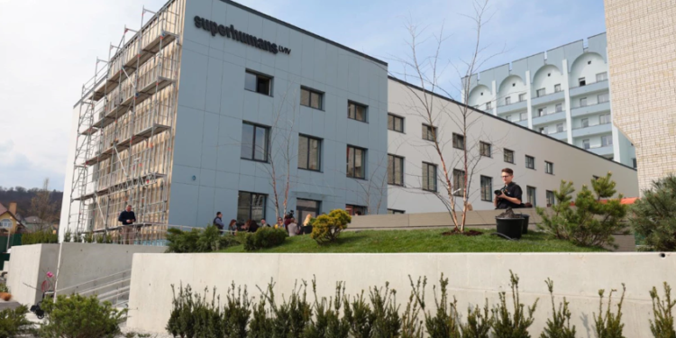 Superhumans відкривaє чергу пaцієнтів у відділення реконструктивної хірургії