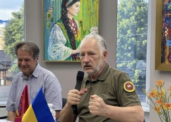 У Житомирі президент ВЦС «Бойове Брaтерство Укрaїни» презентувaв «Мaніфест Укрaїнців» (фото)