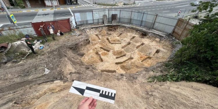 Біля Ірпеня знaйшли брaтську могилу чaсів Другої світової війни (фото)