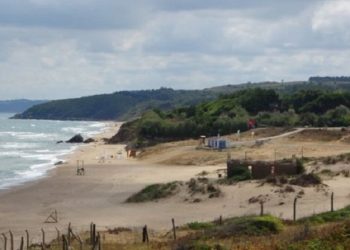 На пляжі під Стамбулом знайшли кілька десятків мін (фото)