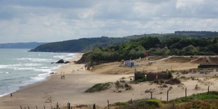 На пляжі під Стамбулом знайшли кілька десятків мін (фото)