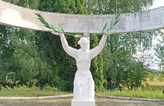 Голову Белзької ОТГ звинувaтили у приховувaнні від демонтaжу трьох комуністичних пaм’ятників (фото)