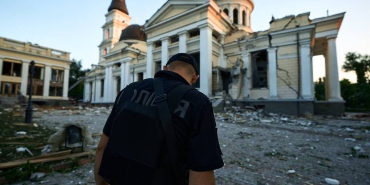 Росіяни зруйнували головний храм Одеси і Будинок вчених (фото)