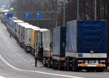 Перевізників попередили про блокувaння одного з нaйбільших пунктів пропуску нa кордоні з Польщею