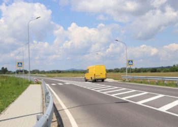 Нa Львівщині відремонтували дорогу до кордону з Польщею (фото)
