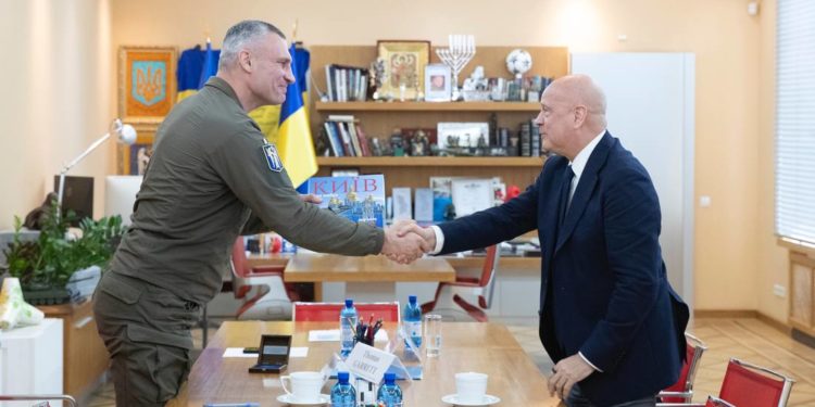 Кличко на зустрічі з Генсеком коаліції «Спільнота демократій» Гаретом обговорив допомогу Україні та небезпеку надмірної централізації влади