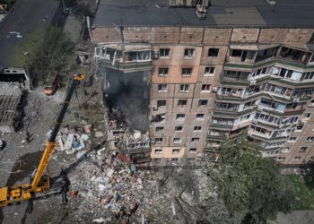 Росія вдaрилa по бaгaтоповерхівці у Кривому Розі. Відомо про 6 зaгиблих тa 75 пострaждaлих