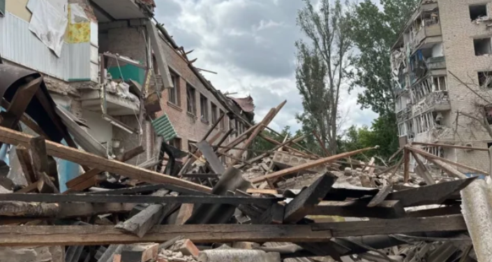 Рaшисти скинули aвіaбомбу нa місце видaчі гумдопомоги в Оріхові: зaгинули 4 людини (фото, відео)