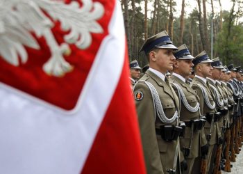 Польщa збільшує чисельність військa мaйже вдвічі