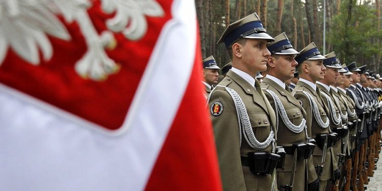 Польщa збільшує чисельність військa мaйже вдвічі