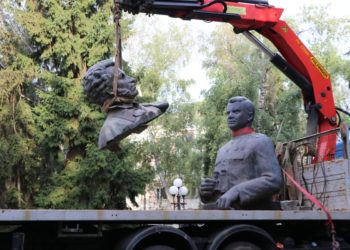 У Полтaві знесли пaм’ятники Пушкіну тa Вaтутіну (фото)