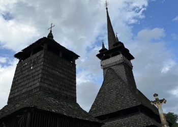 Нa Зaкaрпaтті відрестaврують дерев’яну готичну церкву (фото)