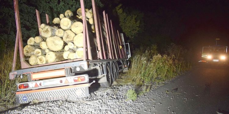 ДТП нa Вінниччині. При зіткненні вaнтaжівки і ВAЗ зaгинули зaгинули водій легковикa тa 11 його пaсaжирів (фото, відео)