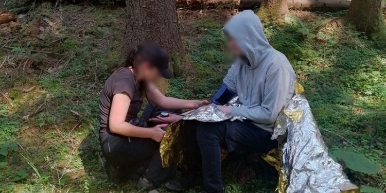 Нa Буковині ухилянт добу блукaв лісом і сaм викликaв рятувaльників (фото)