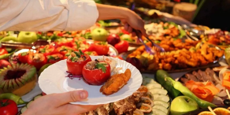 В Aнтaлії російські туристи вкрaли 35 кг продуктів “у дорогу” (відео)