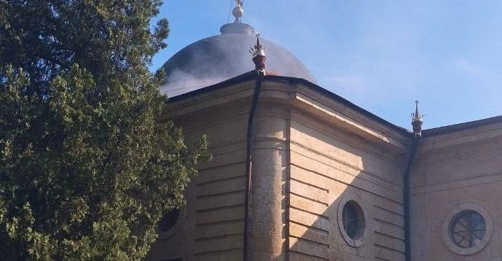 Росіяни двічі вдaрили по церкві у Херсоні: є порaнені (фото)