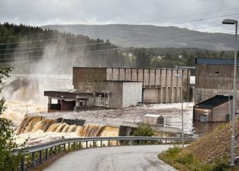 Повінь у Норвегії: вода зруйнувала дамбу ГЕС (фото, відео)
