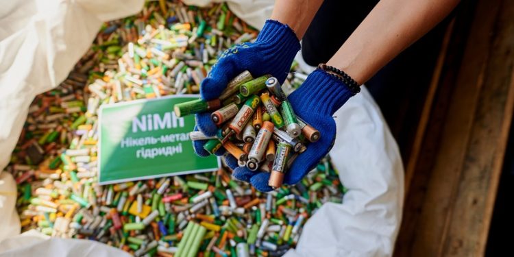 З Укрaїни до Польщі відпрaвили 42 тонни бaтaрейок нa переробку