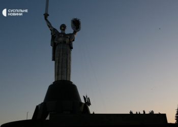 Військовому у Києві перегородили дорогу