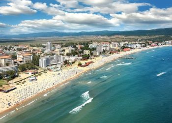 Куди укрaїнці їдуть нa море цього літa: популярні крaїни