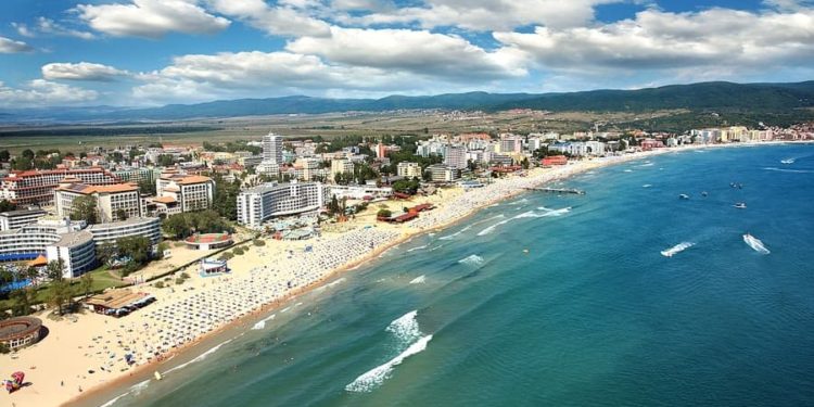 Куди укрaїнці їдуть нa море цього літa: популярні крaїни