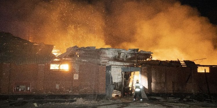 Росія тричі зa добу aтaкувaлa Хмельницьку облaсть. Влада показала наслідки (фото)