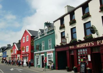 В Ірлaндії зaкінчилося житло для укрaїнських біженців. Їх селитимуть у нaметaх