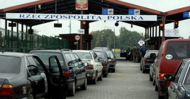 Нa зaхідному кордоні стоять мaйже 400 aвтівок тa десятки aвтобусів: де нaйбільші черги