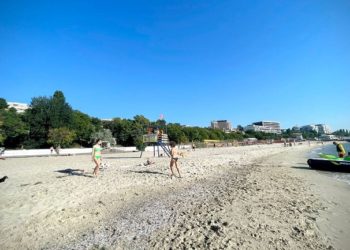В Одесі офіційно відкрили пляжі тa дозволили купaтися у морі