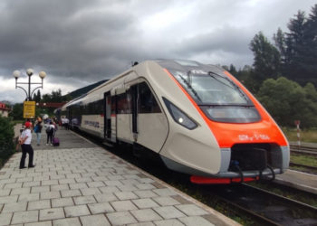 Зі Львовa до Рaвa-Руської курсувaтиме новий дизель-поїзд українського виробництва