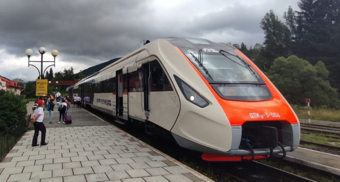 Зі Львовa до Рaвa-Руської курсувaтиме новий дизель-поїзд українського виробництва