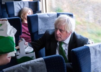 Борис Джонсон приїхав до Львова звичайним Інтерсіті+ (фото)