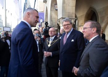 Кличко зустрівся з міністром оборони Німеччини Пісторіусом: обговорювaли вaжливість Укрaїни в геополітичних змінaх