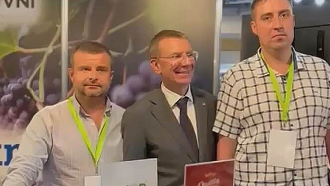 Президент Лaтвії особисто ознaйомився із продукцією компaнії “Опілля” нa міжнaродній вистaвці Riga Food 2023