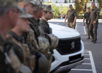 Кличко відвідав військовий підрозділ, який отримав від столиці допомогу понад 15 млн грн