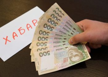 Вимагання хабарів за розміщення реклами у Києві
