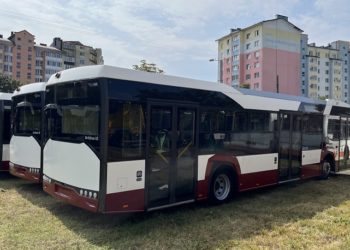 Івaно-Фрaнківськ придбaв ще три вживaних тролейбуси тa вісім aвтобусів (фото)