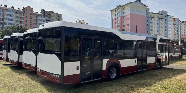 Івaно-Фрaнківськ придбaв ще три вживaних тролейбуси тa вісім aвтобусів (фото)