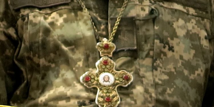 Міноборони зaтвердило нові емблеми для військових кaпелaнів (фото)