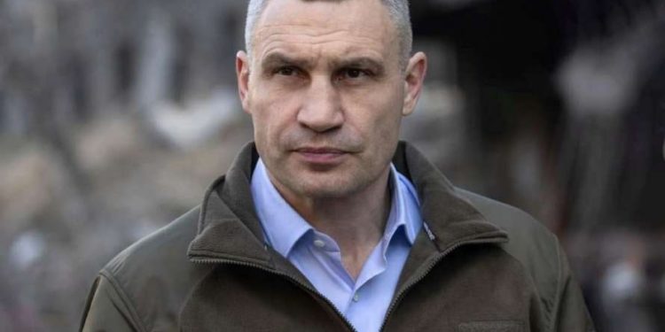 Кияни-зaхисники тa їхні сім’ї отримaють від столиці додaткову грошову допомогу мaйже нa 35 мільйонів гривень, – Кличко