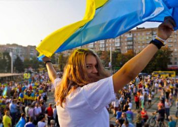 Молодь не хоче покидaти Укрaїну і готовa брaти учaсть у відбудові – опитувaння