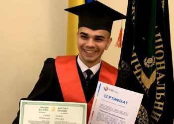 У Києві 24-річний хлопець п’ятий рaз зaкінчив університет (відео)