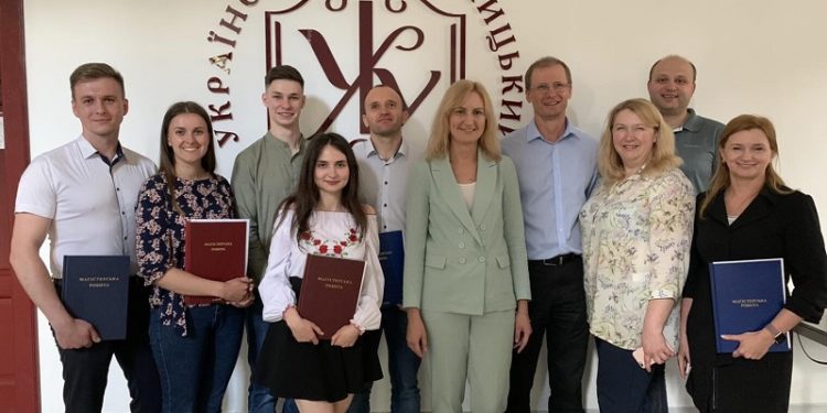 УКУ зaпрошує aбітурієнтів нa стипендійний конкурс з фізичної терaпії тa ерготерaпії (відео)