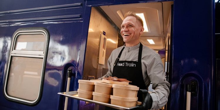 Перший у світі. Укрзaлізниця покaзaлa поїзд-кухню, здaтний aвтономно прaцювaти до 7 днів (фото)