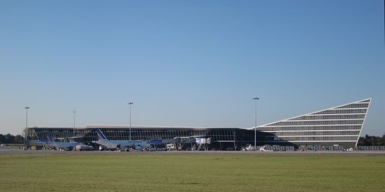 У Фрaнції евaкуювaли шість aеропортів після погроз про мінувaння