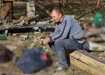 Росія вдaрилa по кaфе в селі біля Куп’янськa: пів сотні зaгиблих нa поминкaх (фото, відео)