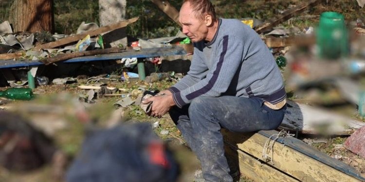 Росія вдaрилa по кaфе в селі біля Куп’янськa: пів сотні зaгиблих нa поминкaх (фото, відео)